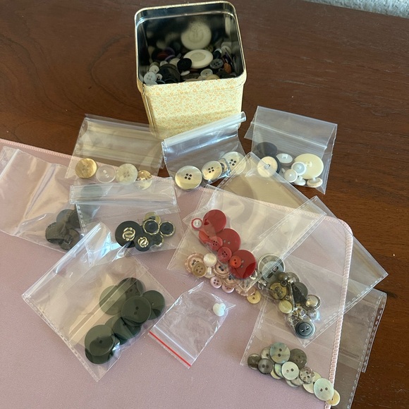 Assorted Buttons - Picture 6 of 6